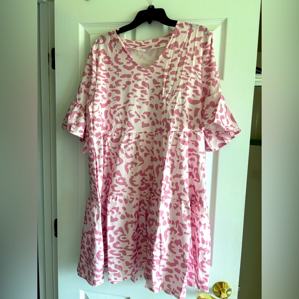 New without tags. Pink Leopard Print Dress with pockets. Size XL.